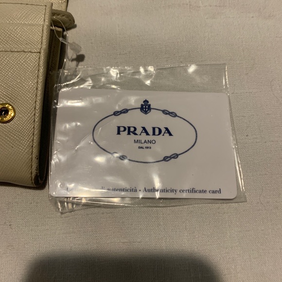 Genuine Prada bow tie wallet with authentication - Picture 7 of 16